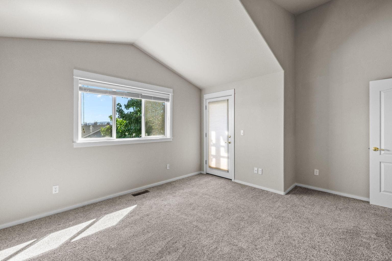 Photo of 3650 SW 30th Street 17 of 31