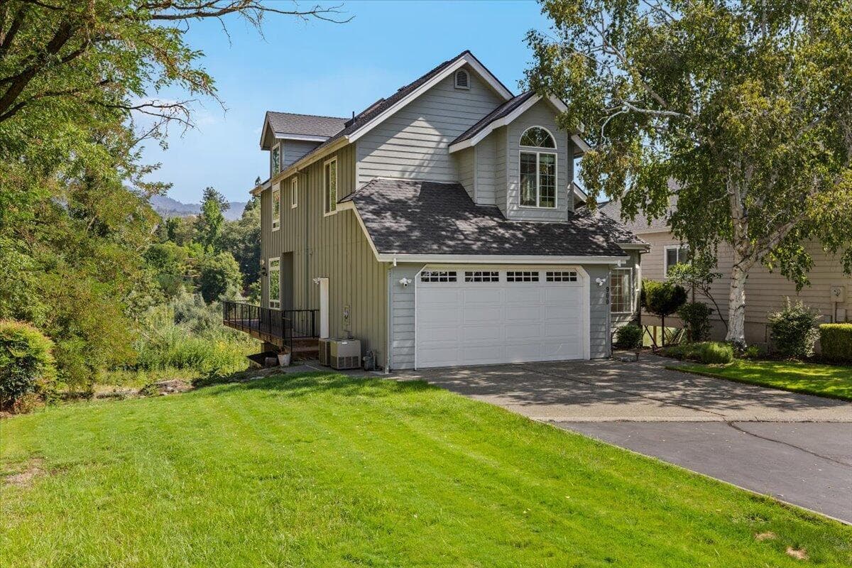 Photo of 900 Mystic 3 of 52