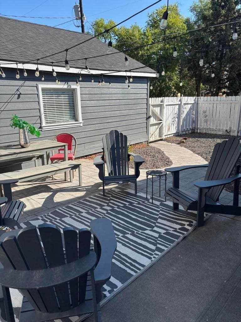 Photo of 202 NW Thurston Avenue 6 of 32