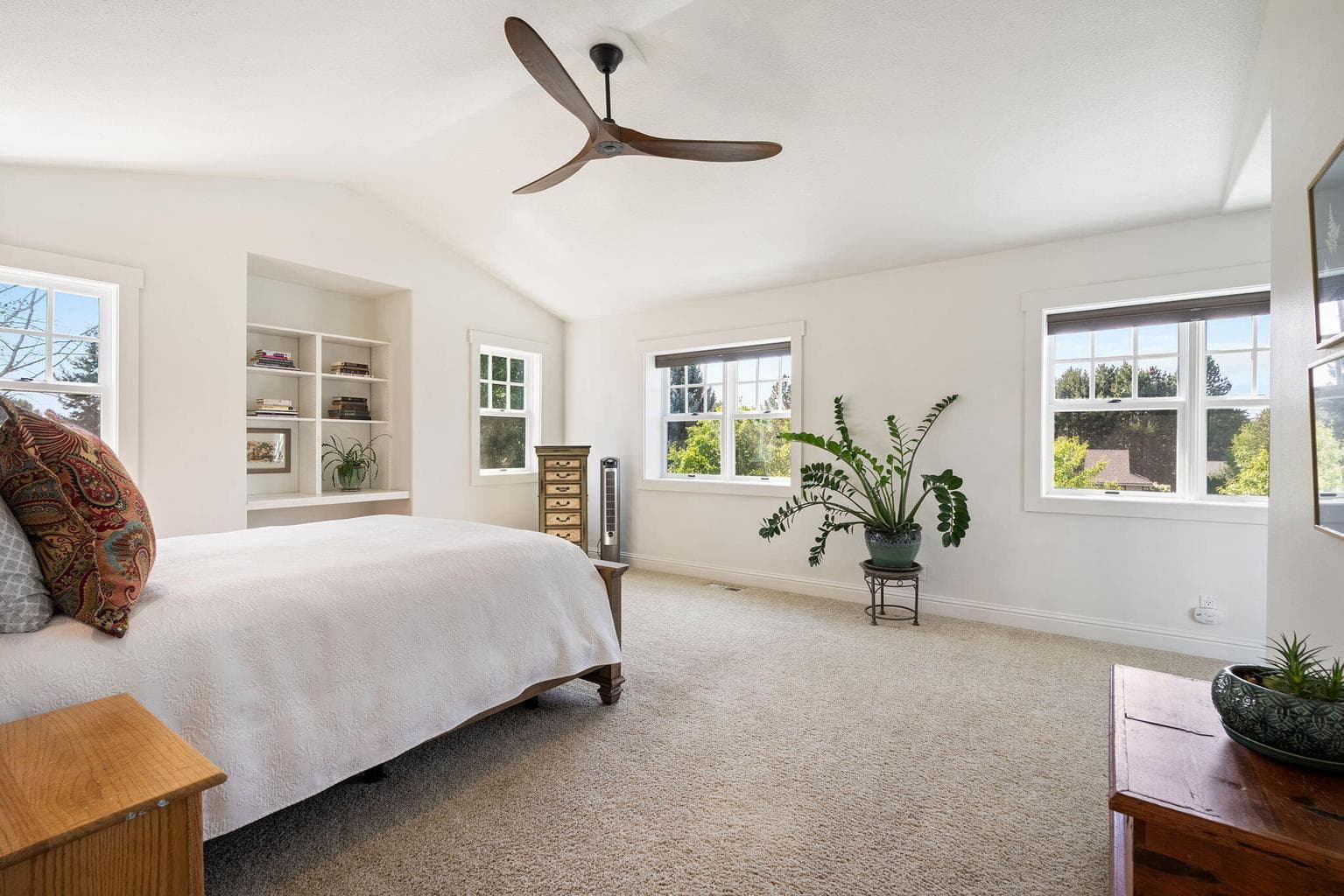 Photo of 61270 Crescent Court 20 of 47
