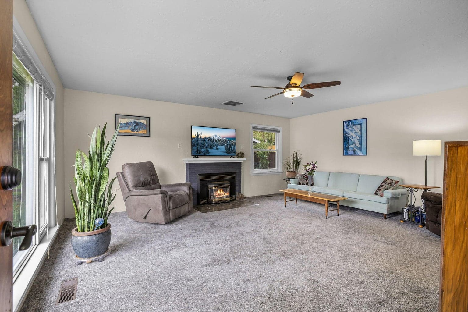 Photo of 999 NE Del Rio Avenue 7 of 39