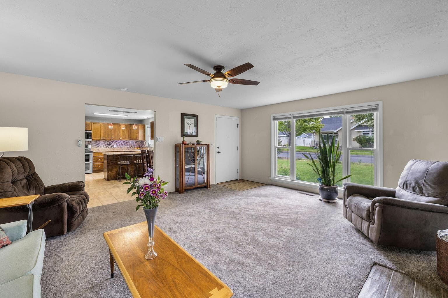 Photo of 999 NE Del Rio Avenue 10 of 39