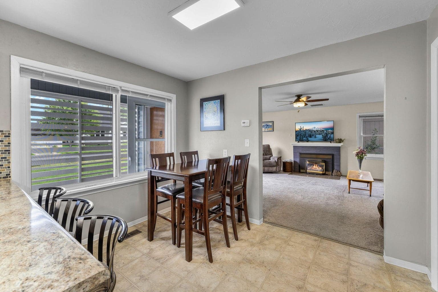 Photo of 999 NE Del Rio Avenue 14 of 39