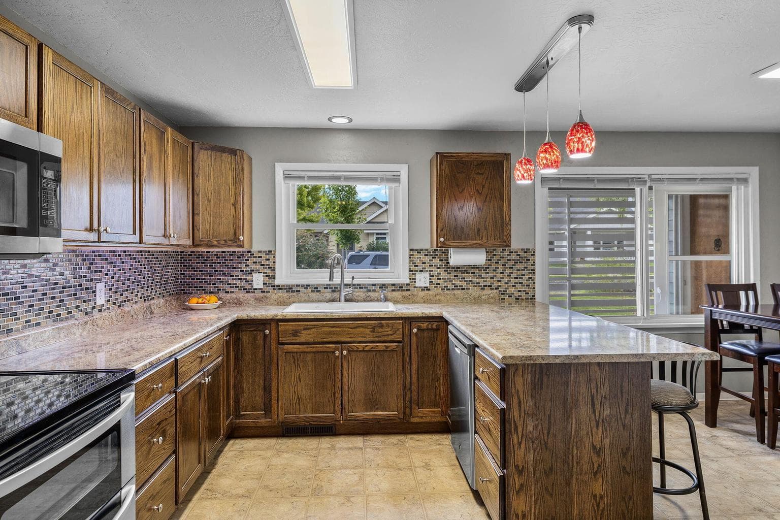 Photo of 999 NE Del Rio Avenue 12 of 39