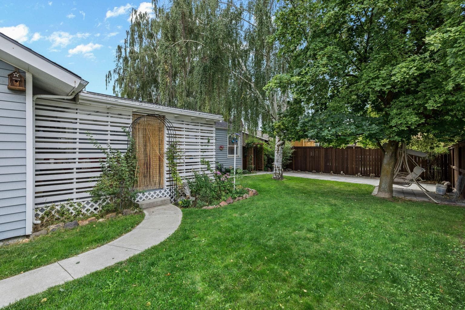 Photo of 999 NE Del Rio Avenue 37 of 39