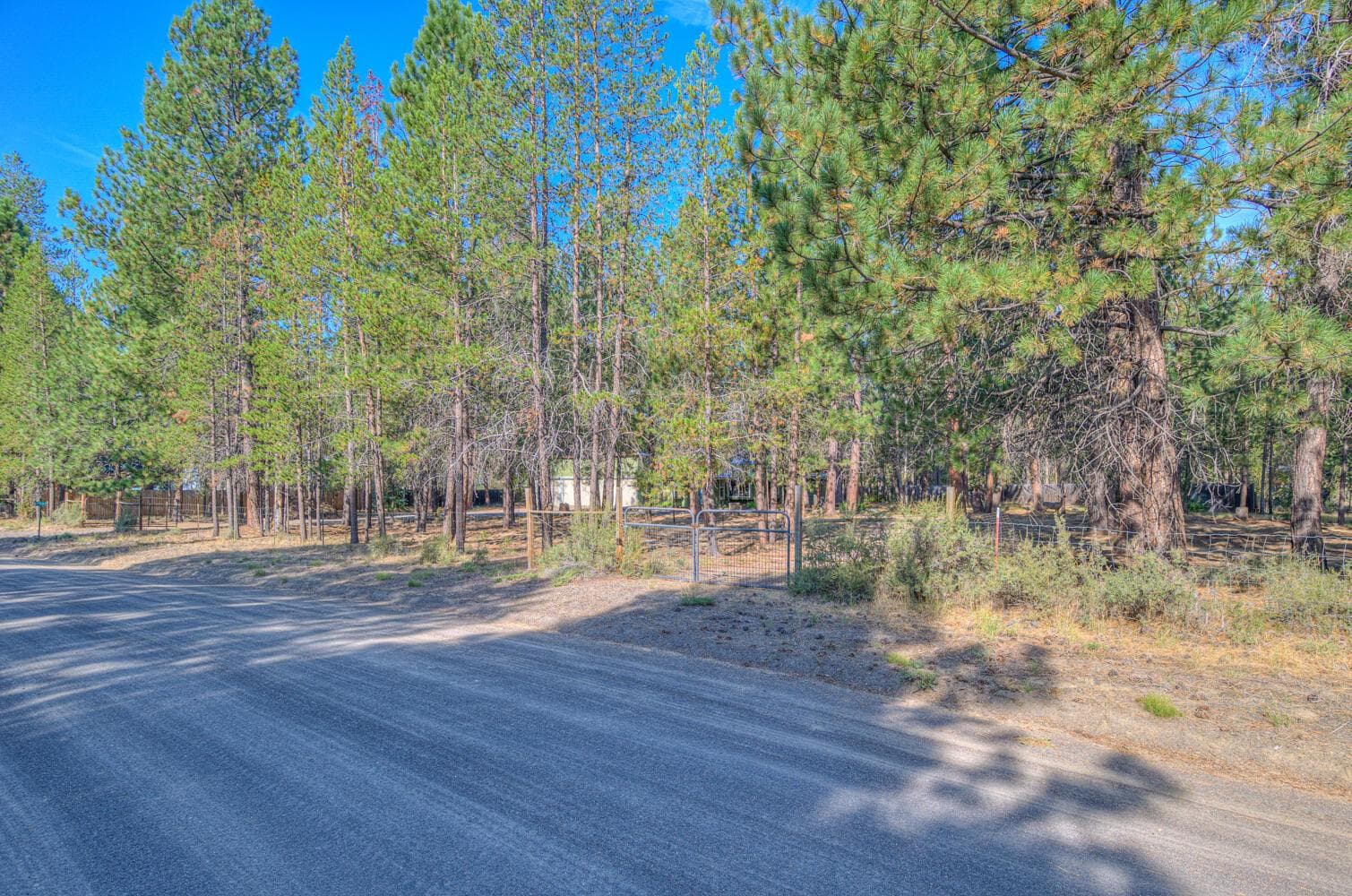 Photo of 17592 Holgate Road 3 of 28