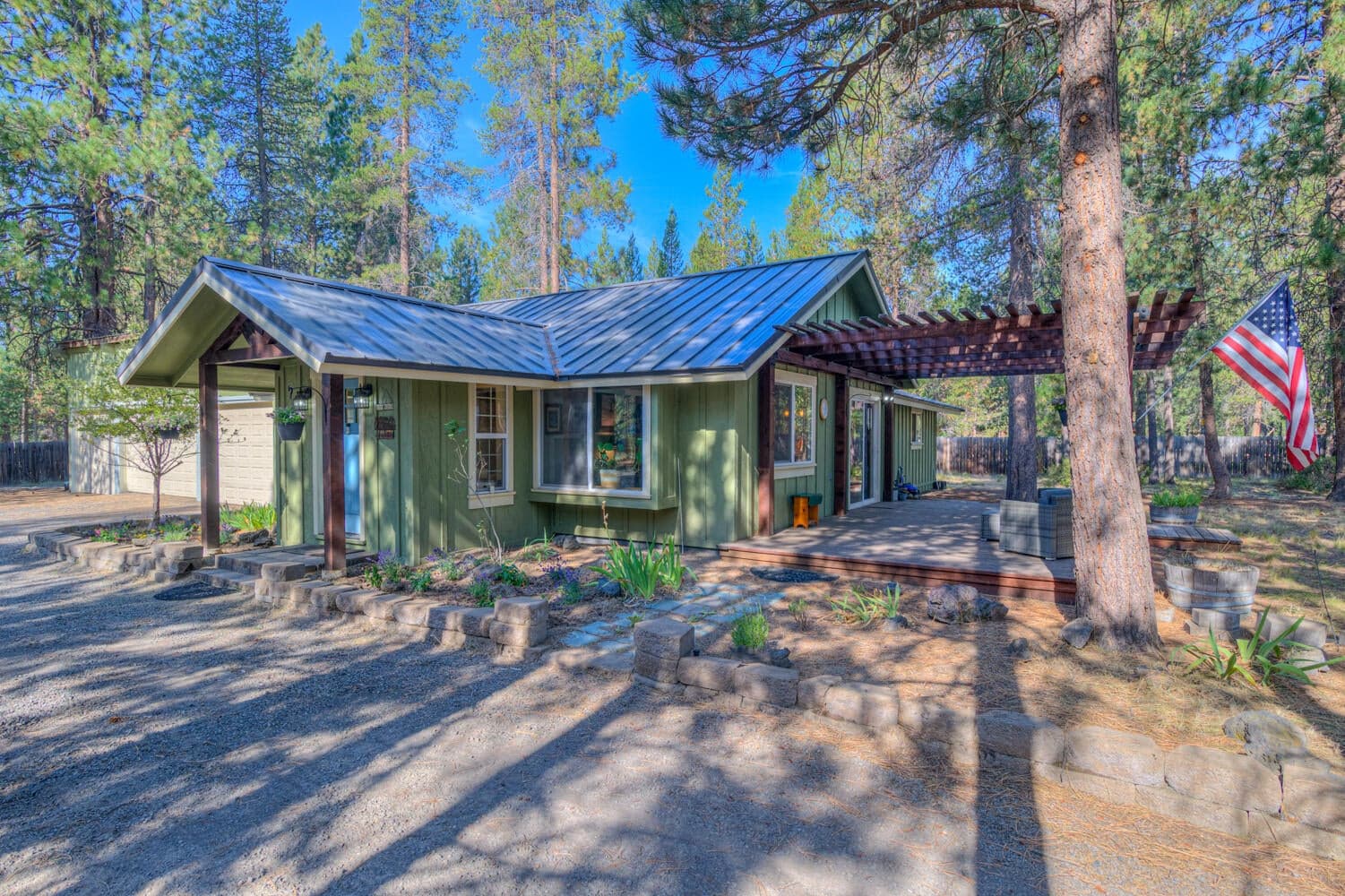 Photo of 17592 Holgate Road 1 of 28