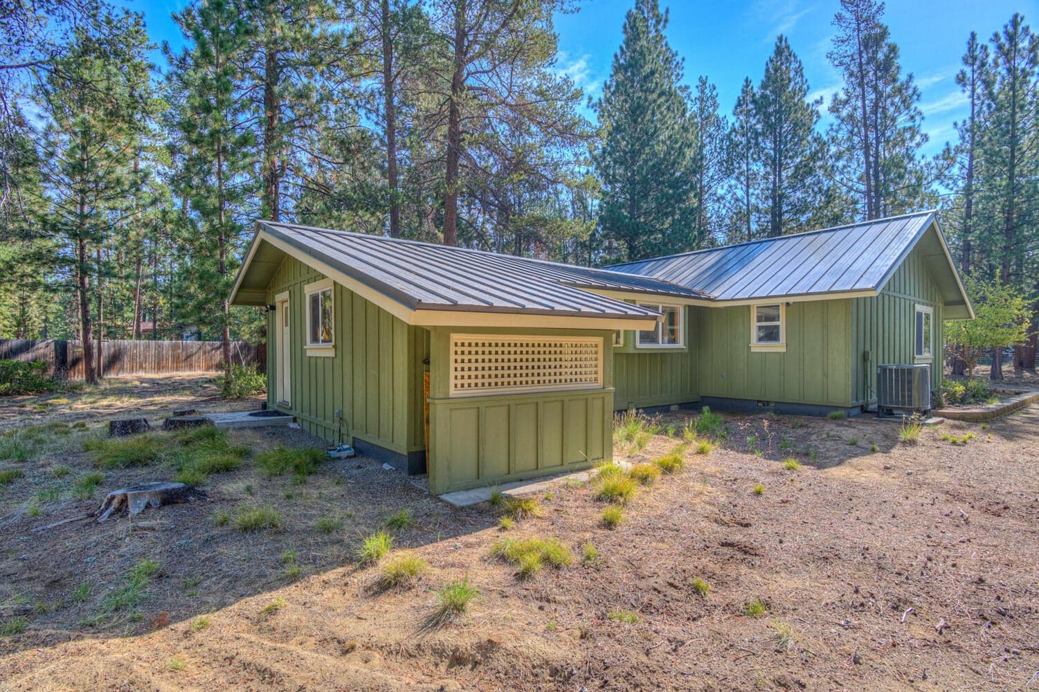 Photo of 17592 Holgate Road 10 of 28