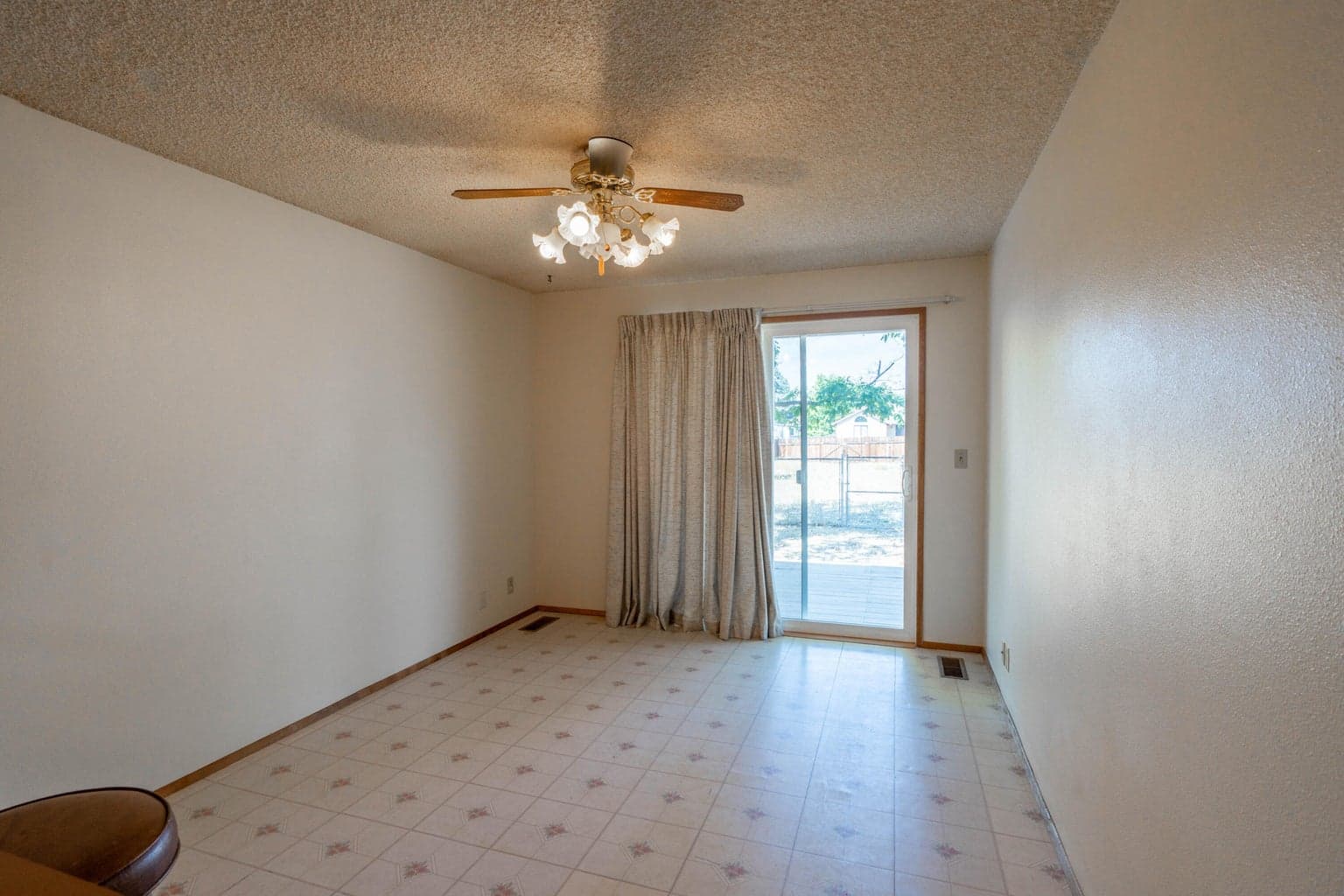Photo of 2425 SW Glacier Avenue 8 of 27