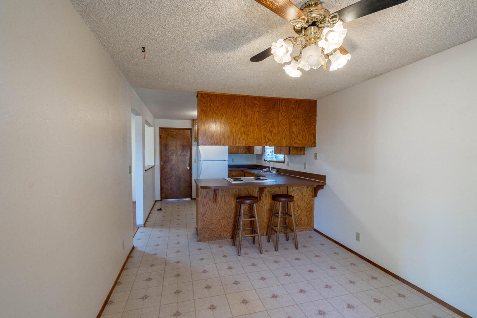 Photo of 2425 SW Glacier Avenue 9 of 27