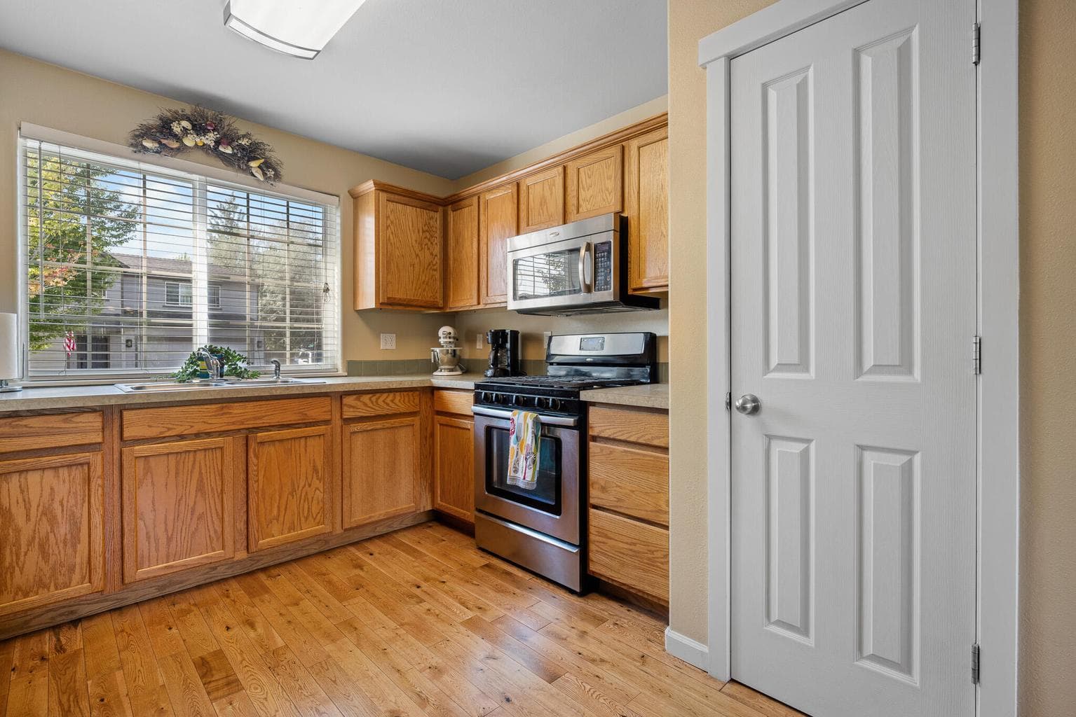 Photo of 2965 SW Deschutes Avenue 10 of 42