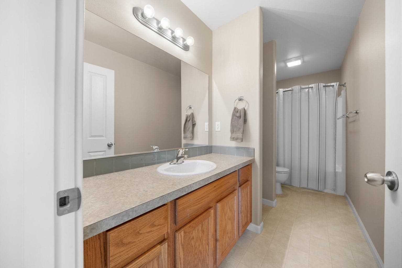 Photo of 2965 SW Deschutes Avenue 18 of 42
