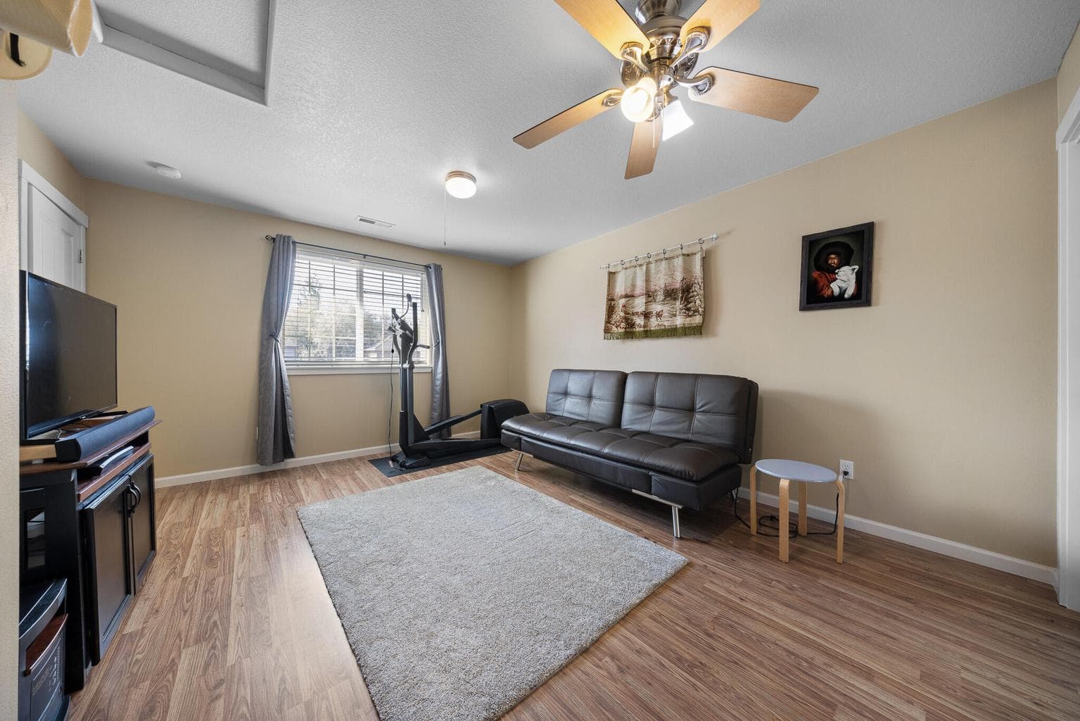 Photo of 2965 SW Deschutes Avenue 23 of 42