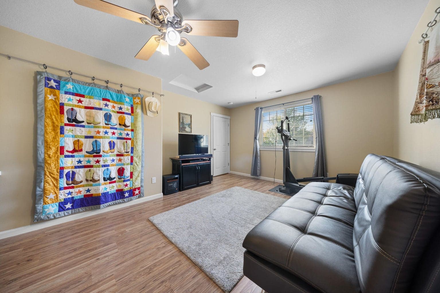 Photo of 2965 SW Deschutes Avenue 24 of 42