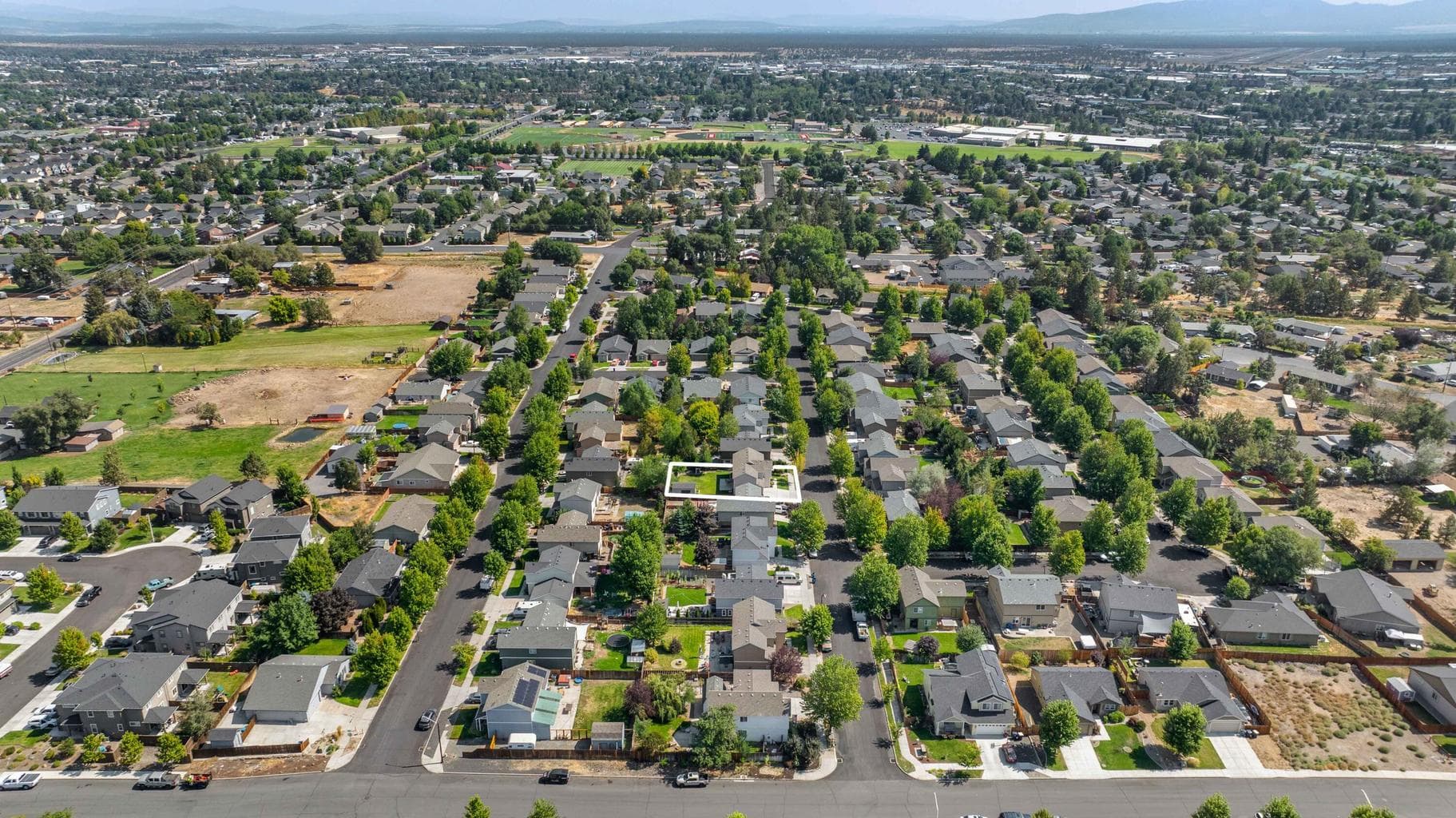 Photo of 2965 SW Deschutes Avenue 40 of 42