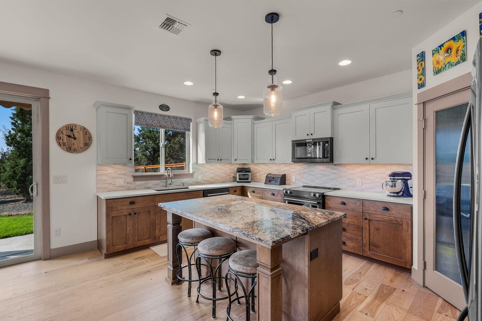 Photo of 1668 SE Texas Circle 15 of 58