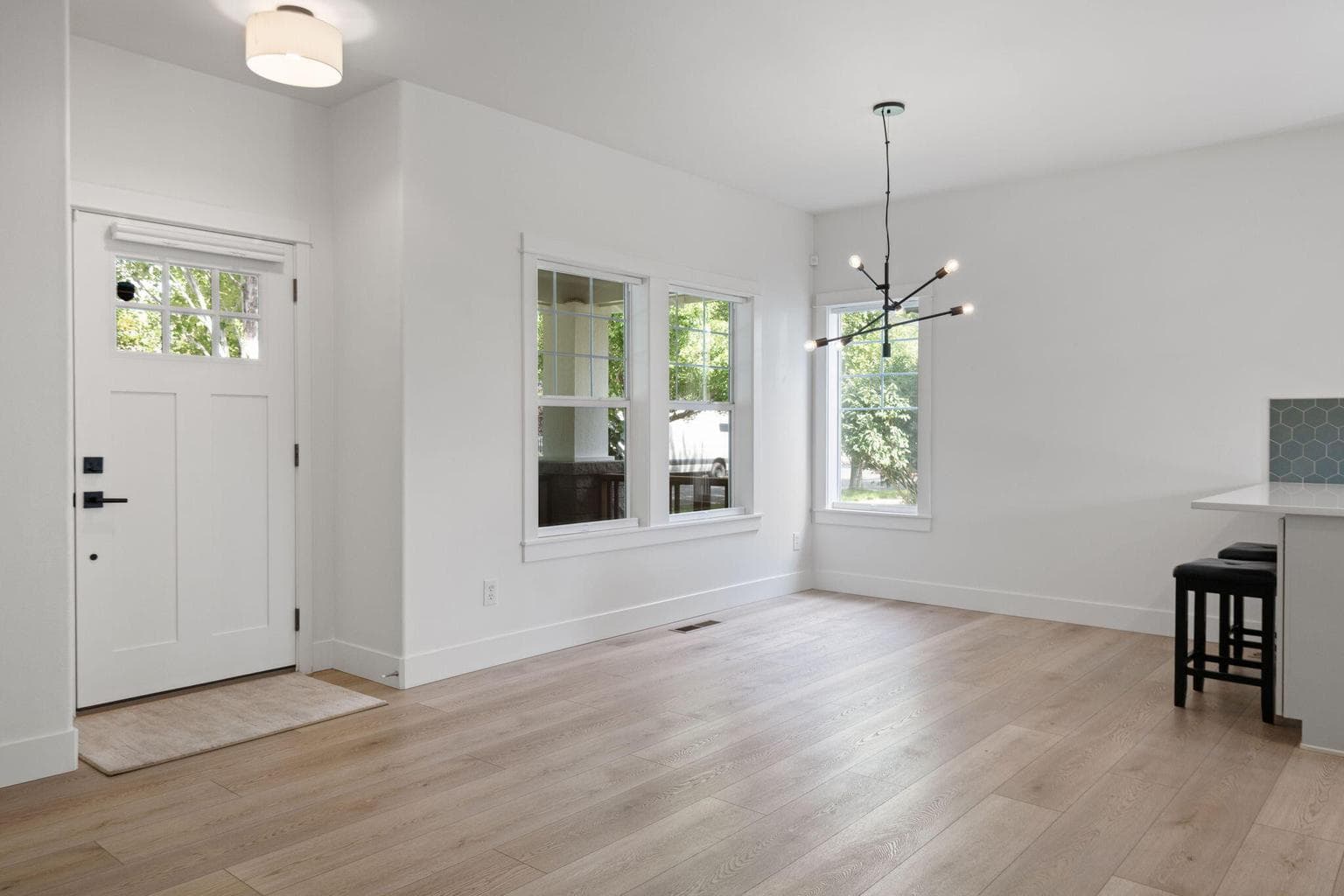 Photo of 21349 Oakview Drive 6 of 28