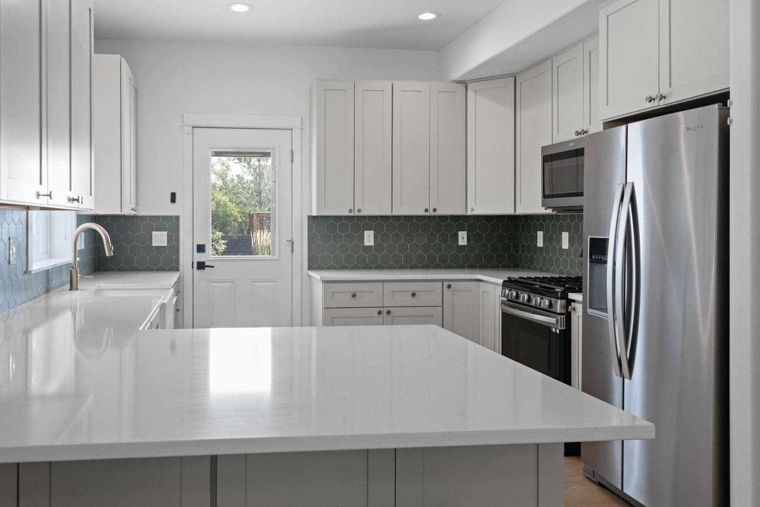 Photo of 21349 Oakview Drive 8 of 28