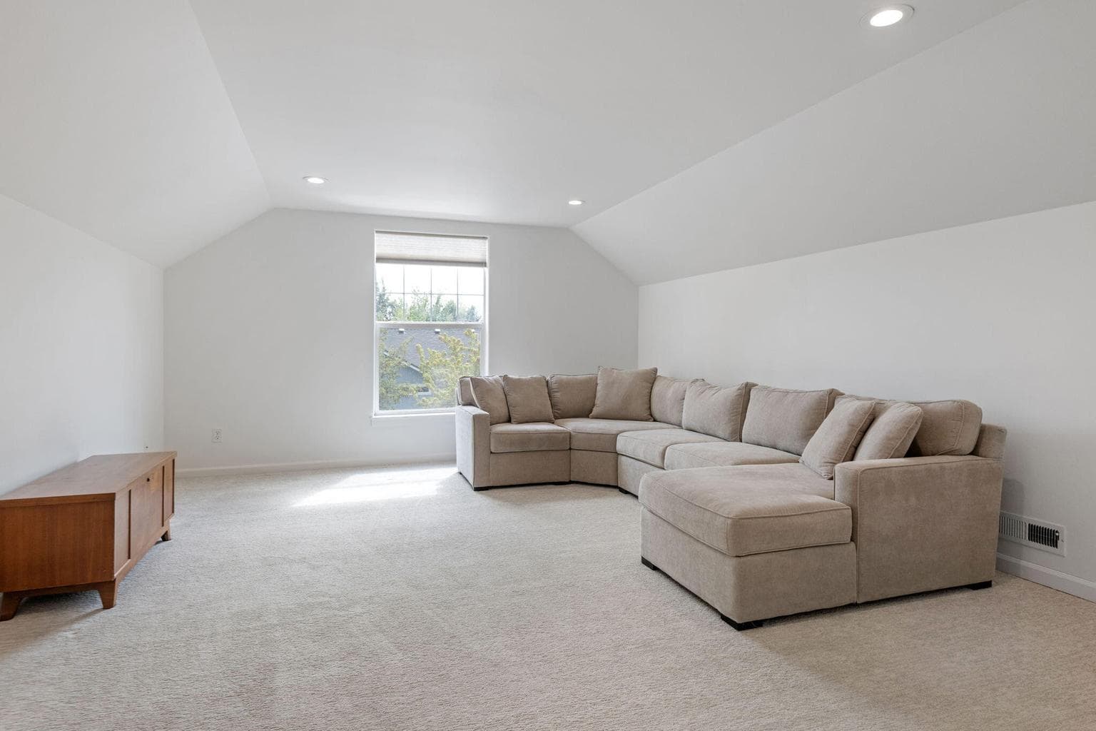 Photo of 21349 Oakview Drive 13 of 28