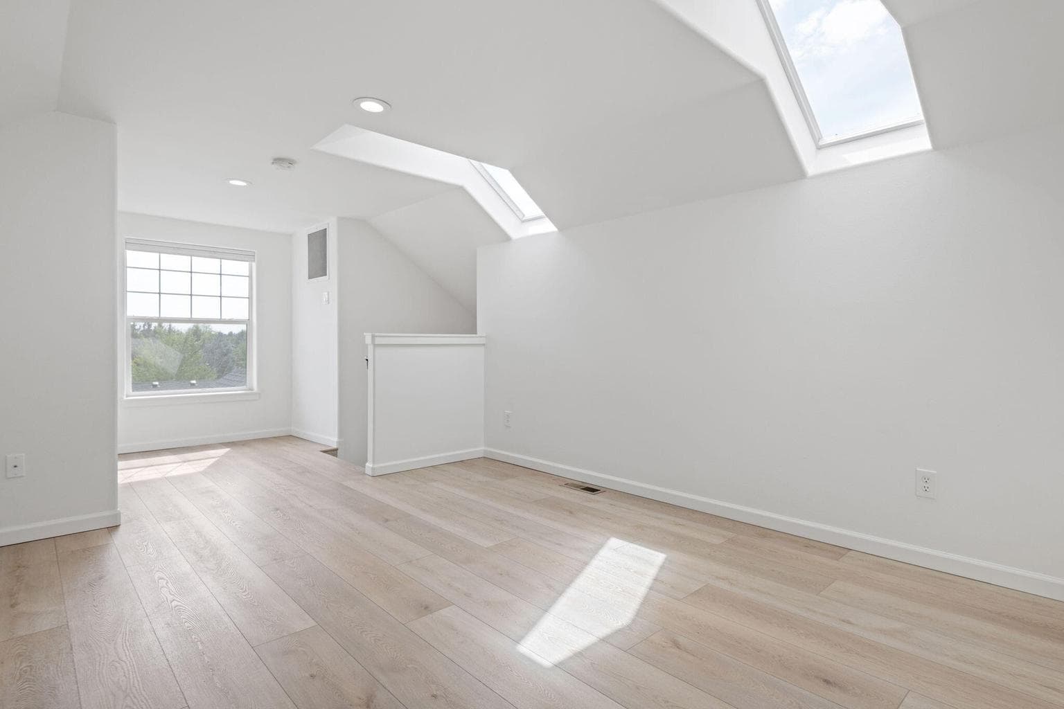 Photo of 21349 Oakview Drive 16 of 28