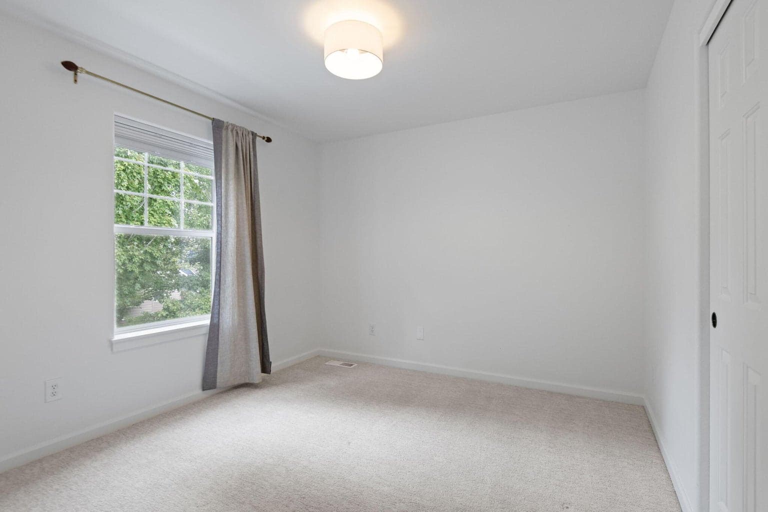 Photo of 21349 Oakview Drive 24 of 28