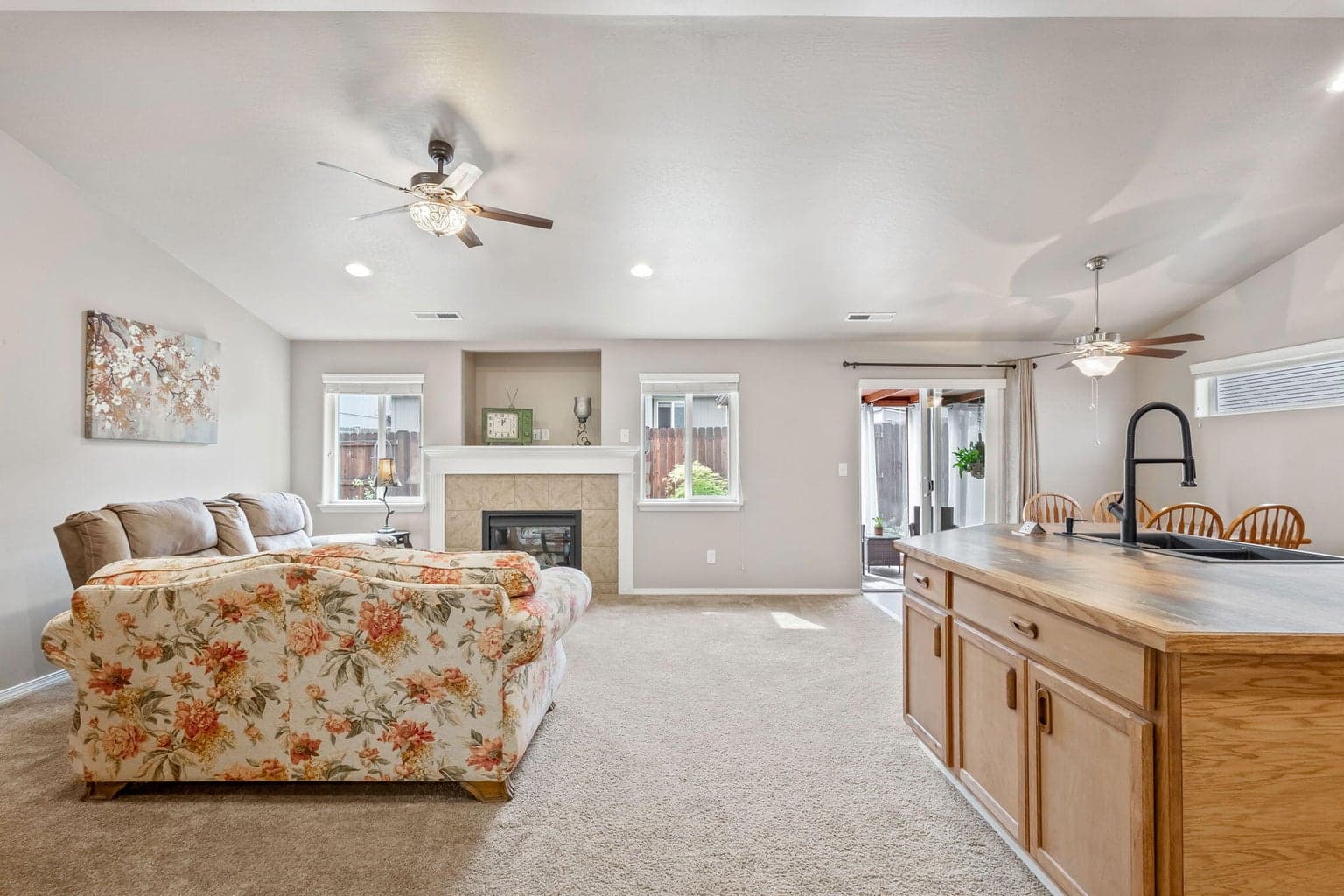 Photo of 615 SE Glengarry Place 8 of 45