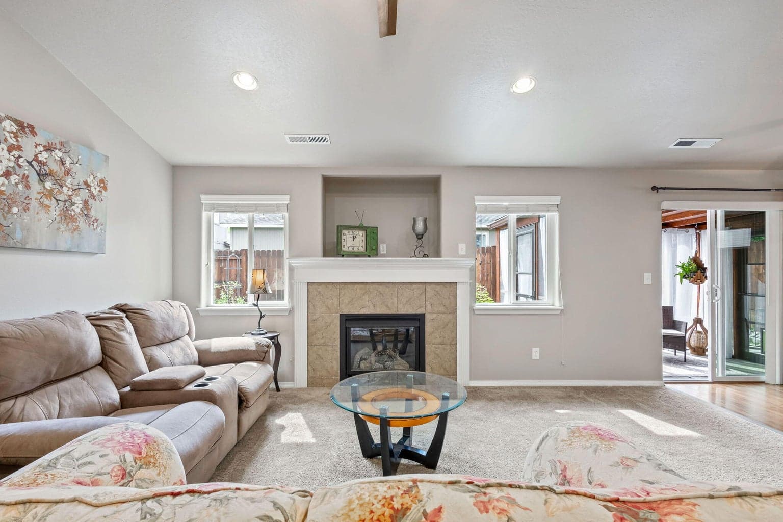 Photo of 615 SE Glengarry Place 10 of 45