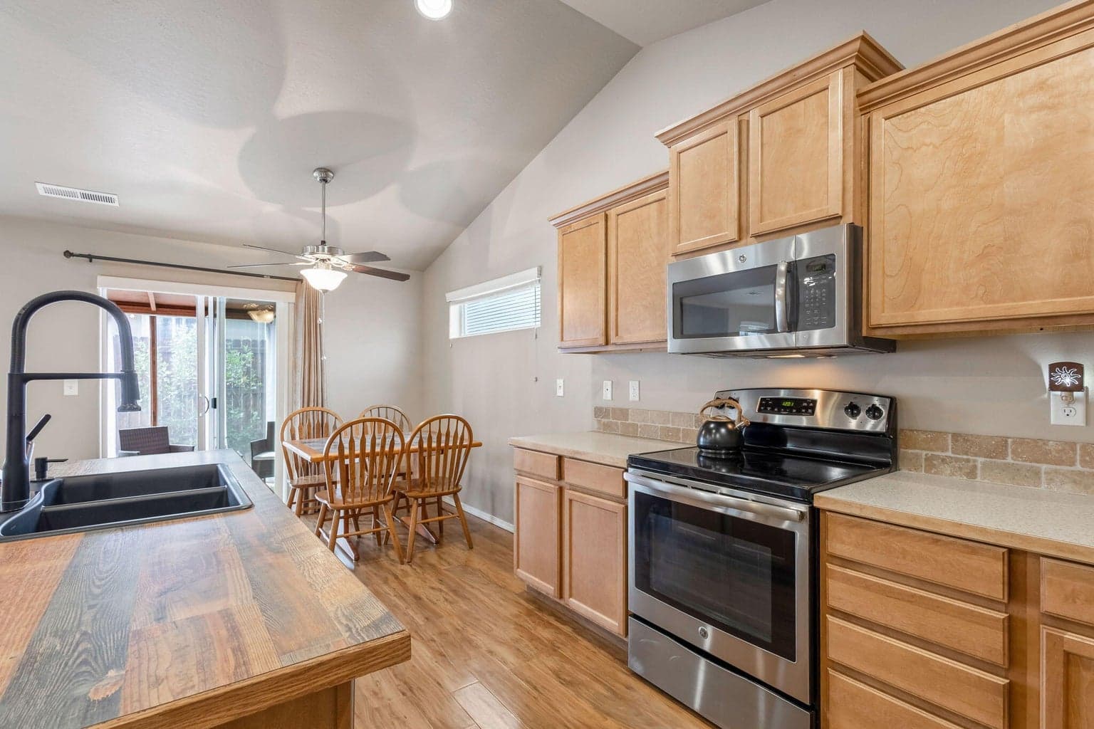 Photo of 615 SE Glengarry Place 13 of 45
