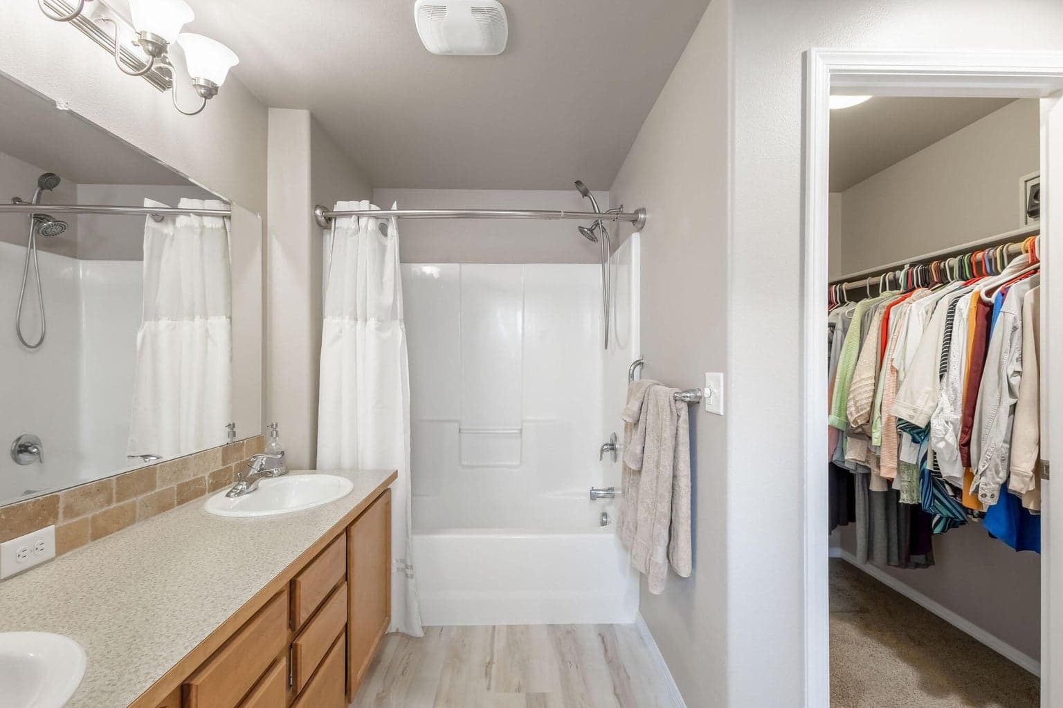 Photo of 615 SE Glengarry Place 23 of 45