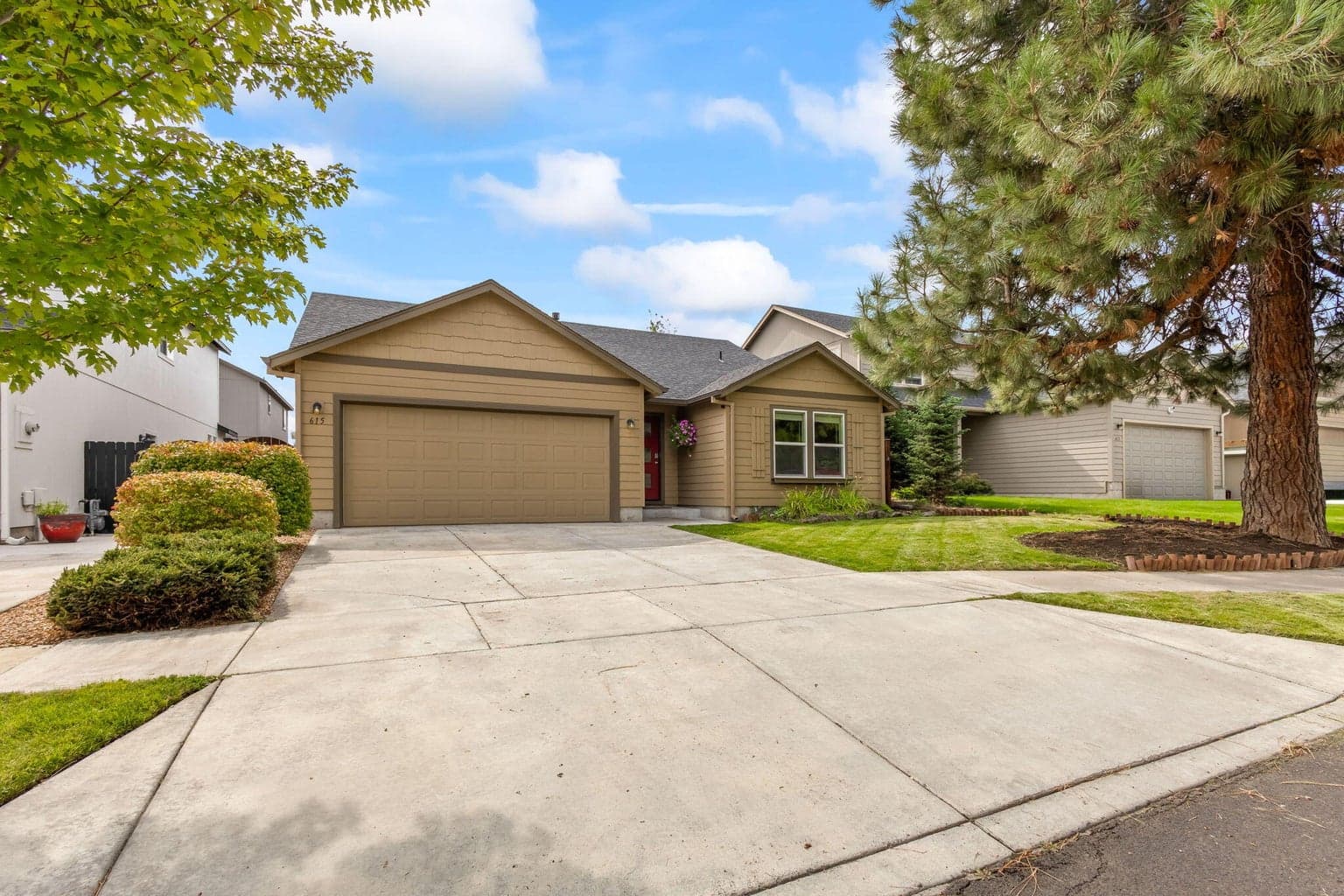 Photo of 615 SE Glengarry Place 38 of 45
