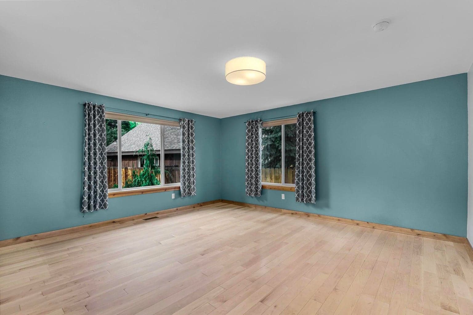 Photo of 1033 NE Bennington Way 9 of 26