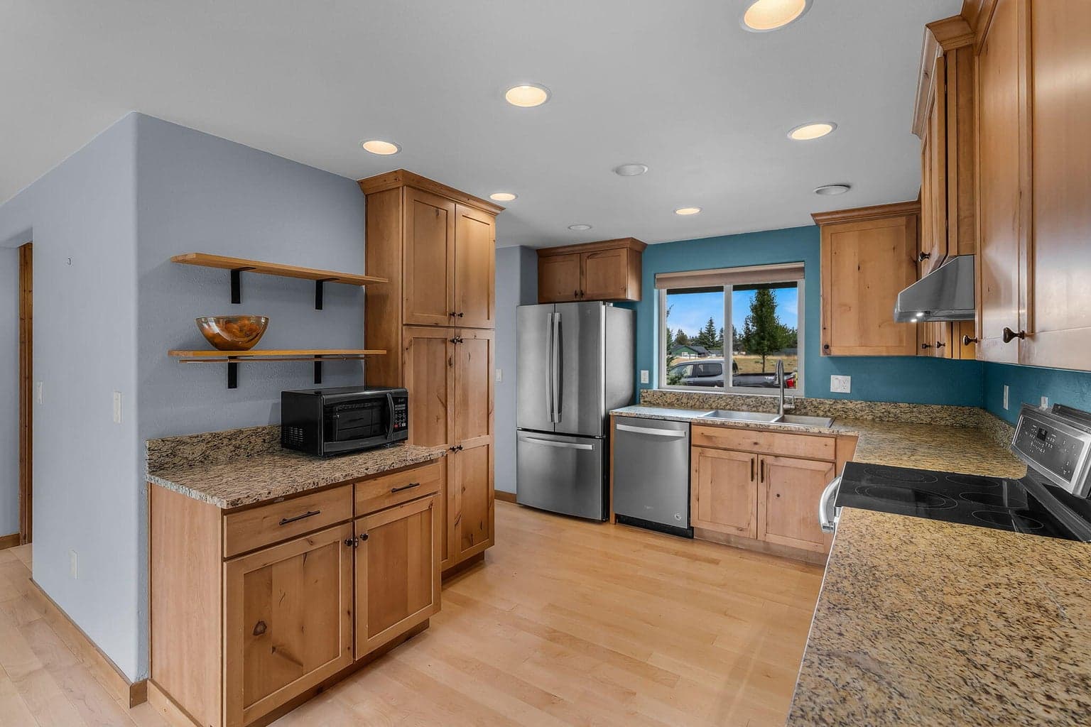 Photo of 1033 NE Bennington Way 7 of 26