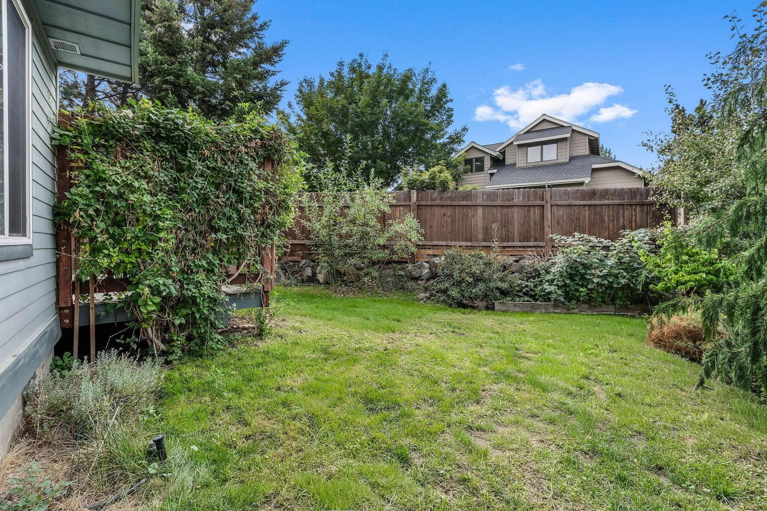 Photo of 1033 NE Bennington Way 25 of 26