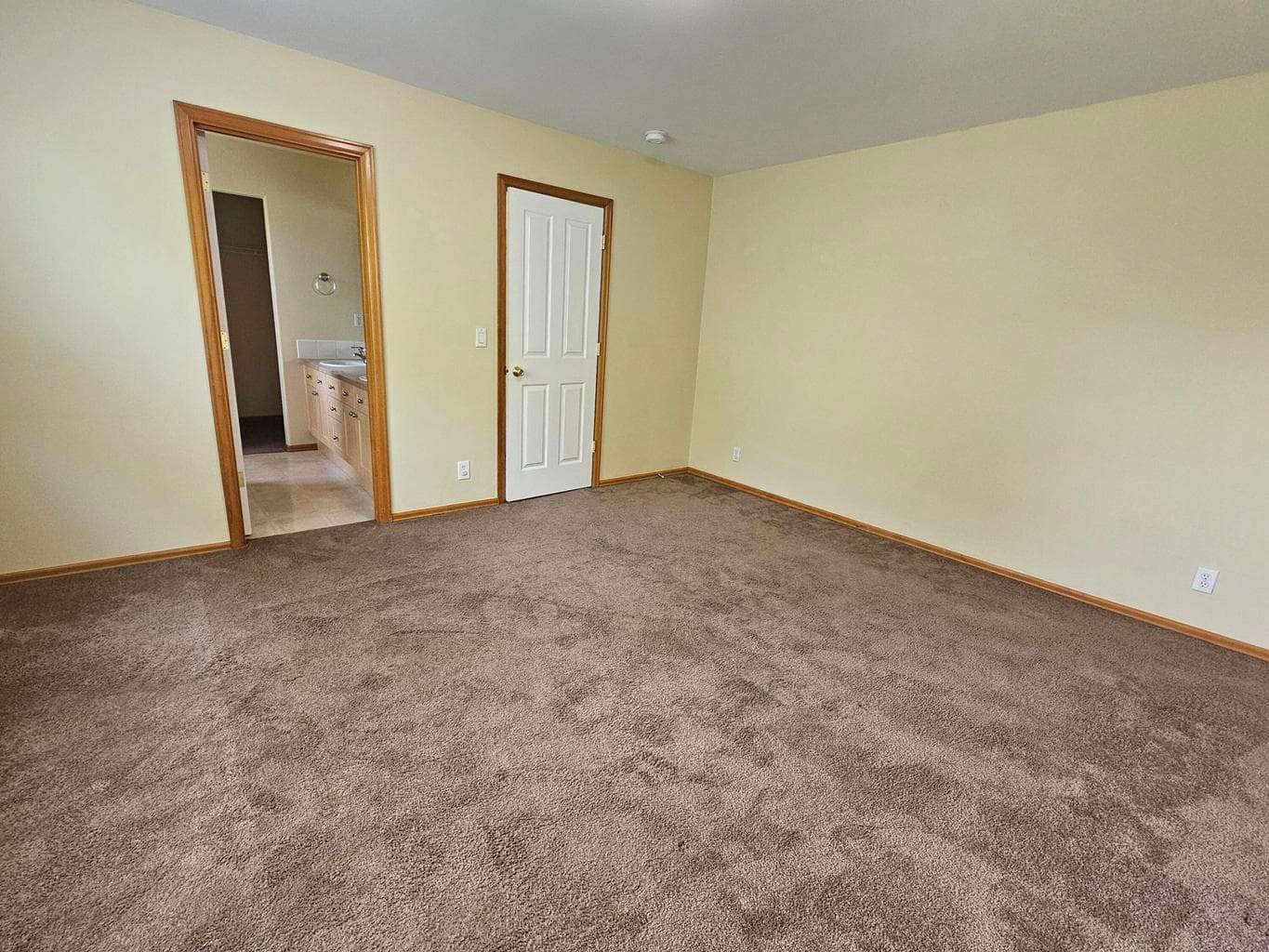 Photo of 3331 SW Juniper Avenue 11 of 20