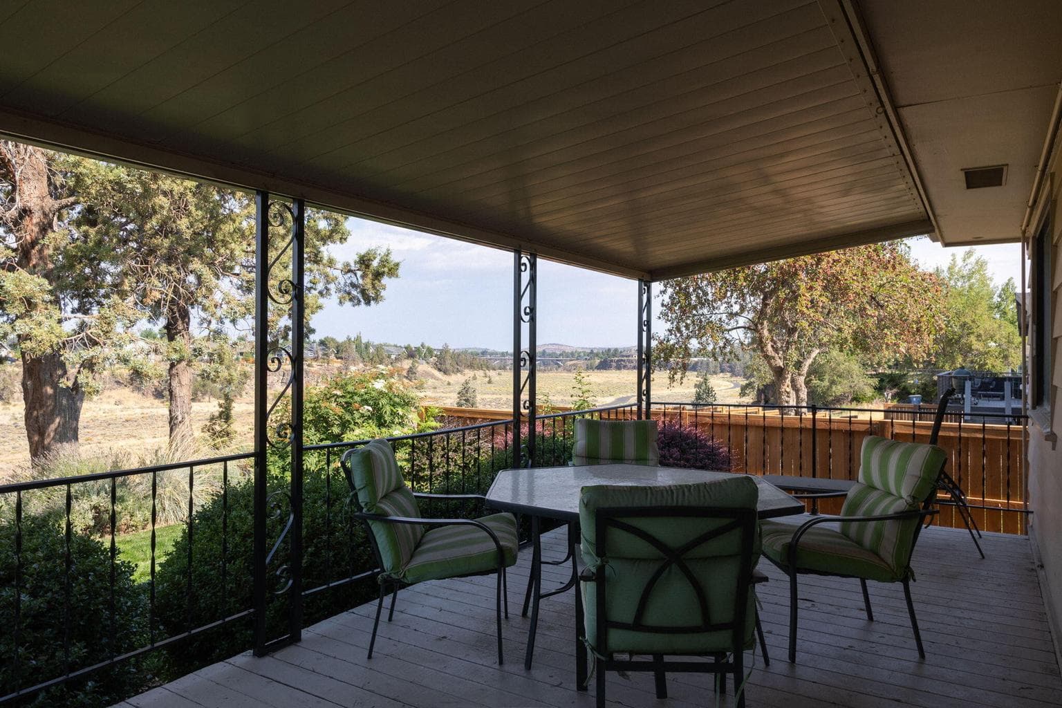 Photo of 531 NW Canyon Drive 24 of 41