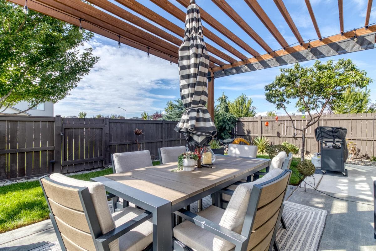 Photo of 2482 NW Ivy Avenue 28 of 37