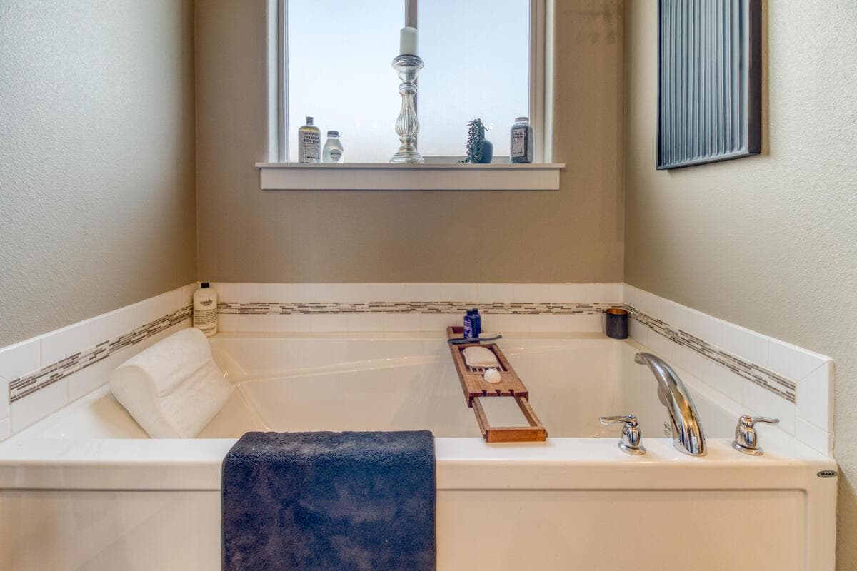 Photo of 2482 NW Ivy Avenue 20 of 37