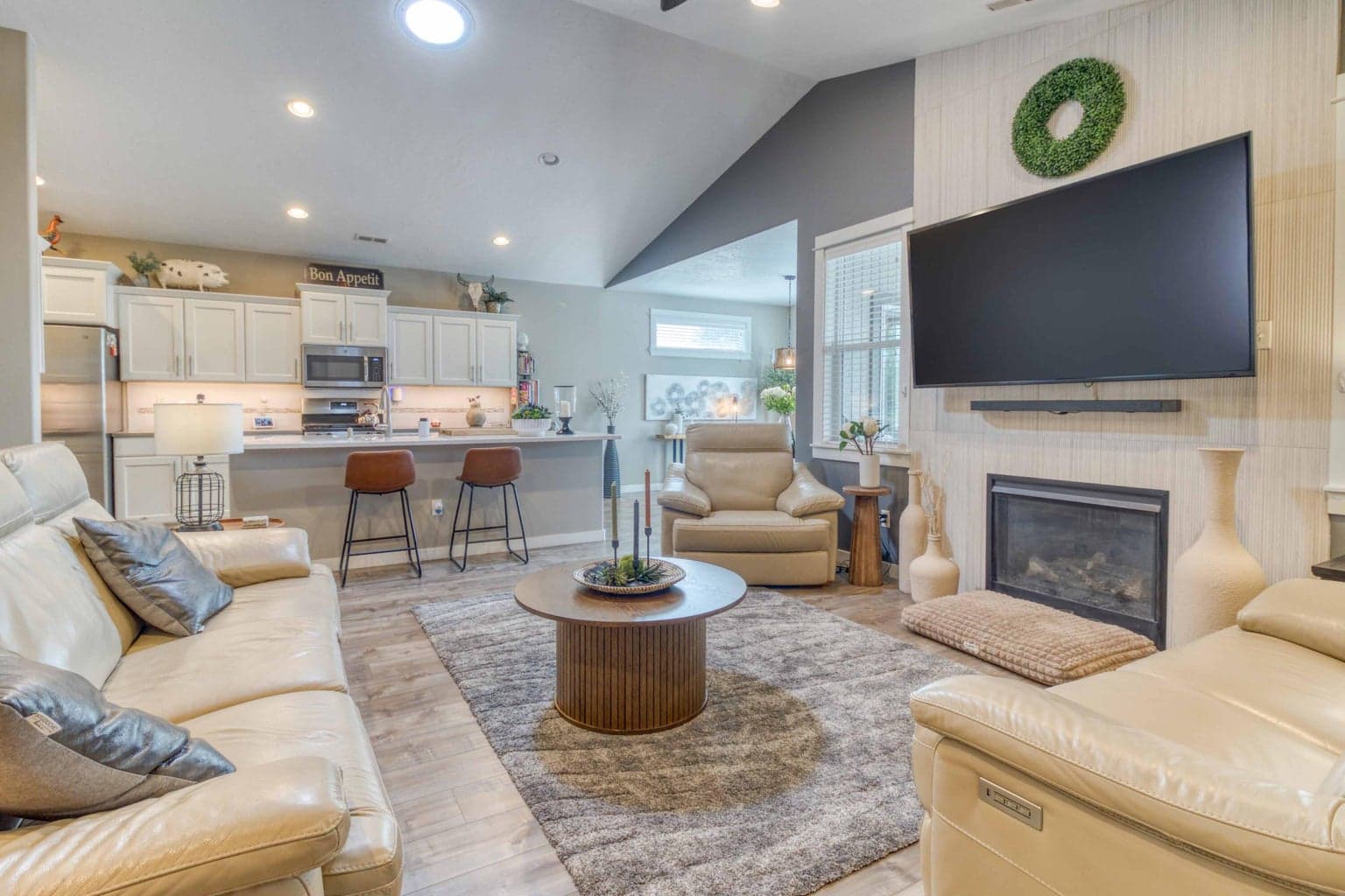 Photo of 2482 NW Ivy Avenue 9 of 37