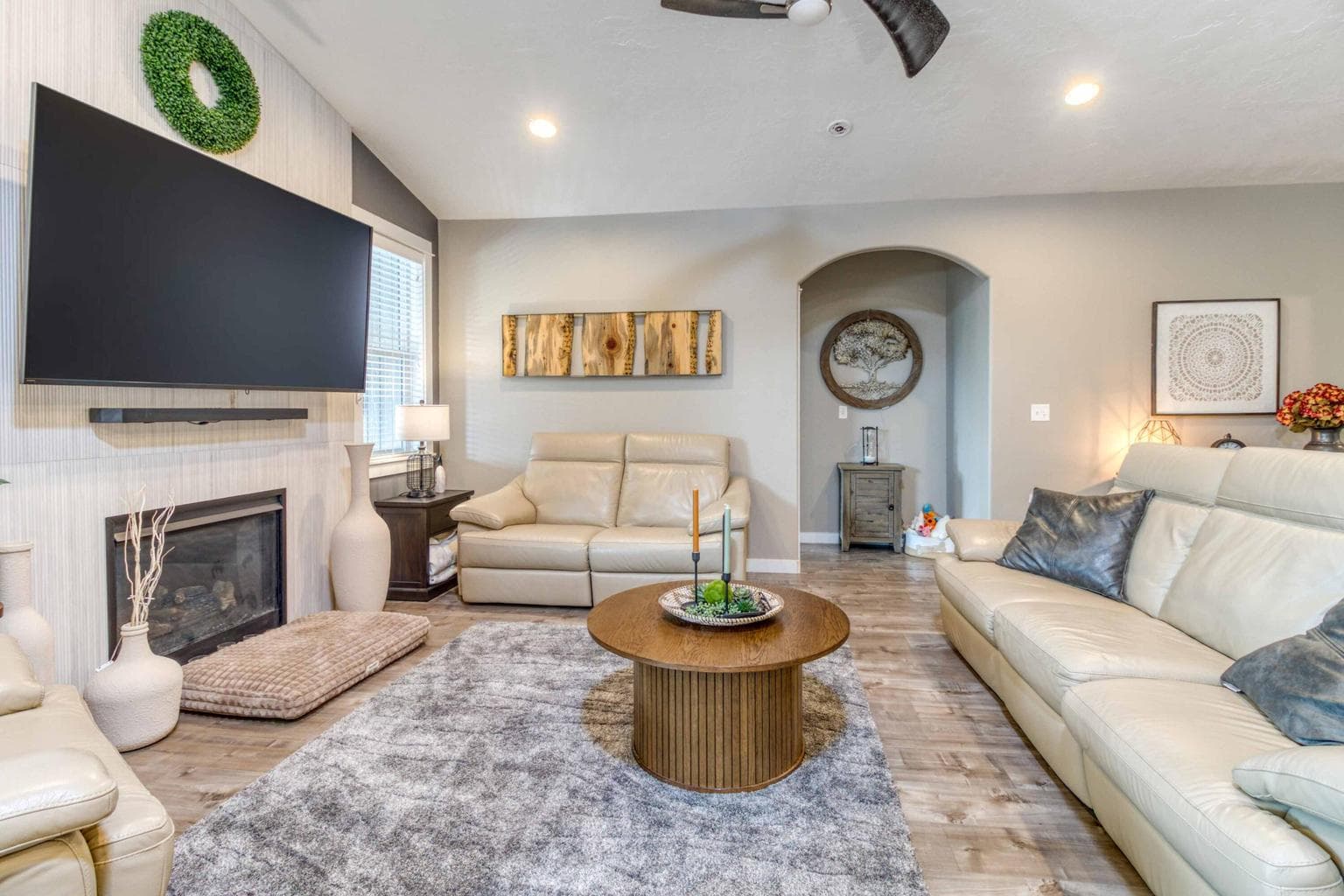 Photo of 2482 NW Ivy Avenue 8 of 37