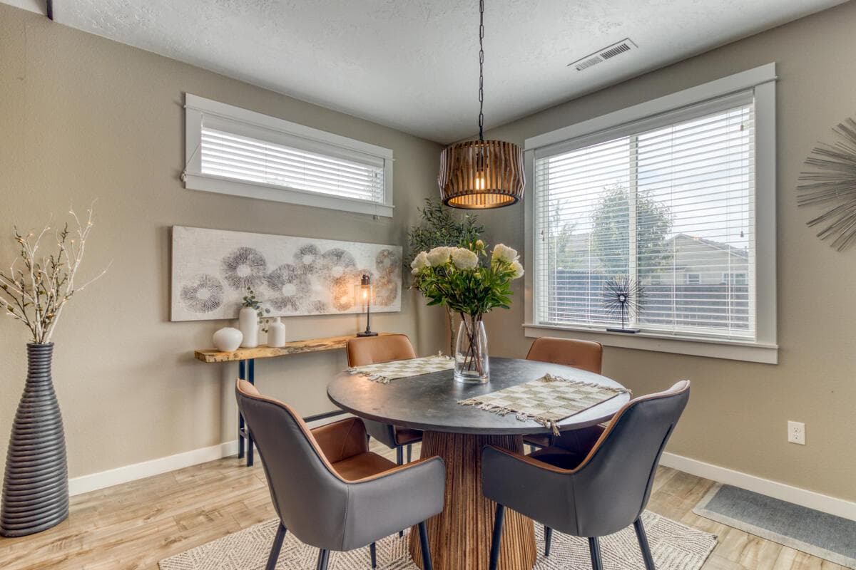 Photo of 2482 NW Ivy Avenue 11 of 37