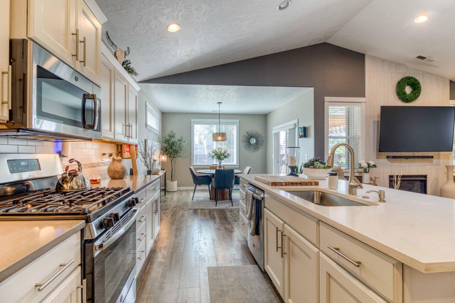 Photo of 2482 NW Ivy Avenue 13 of 37