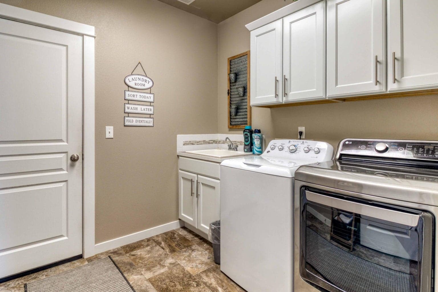 Photo of 2482 NW Ivy Avenue 25 of 37