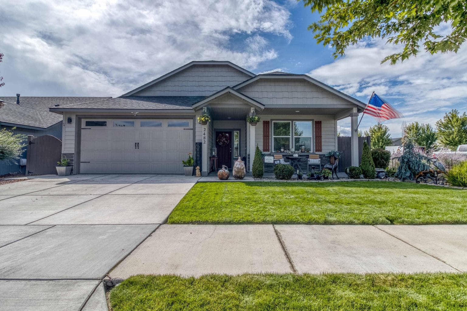 Photo of 2482 Ivy 1 of 37