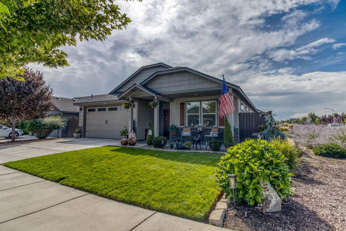Photo of 2482 NW Ivy Avenue 37 of 37