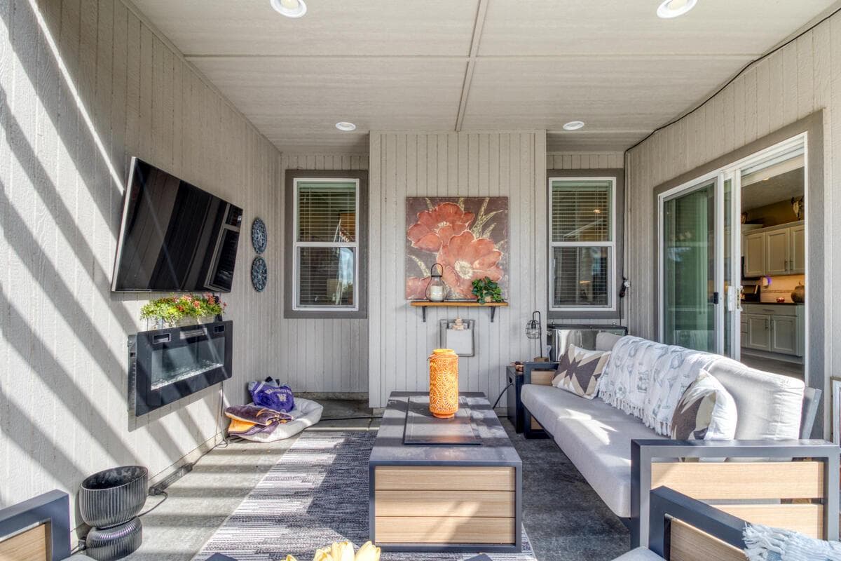 Photo of 2482 NW Ivy Avenue 26 of 37