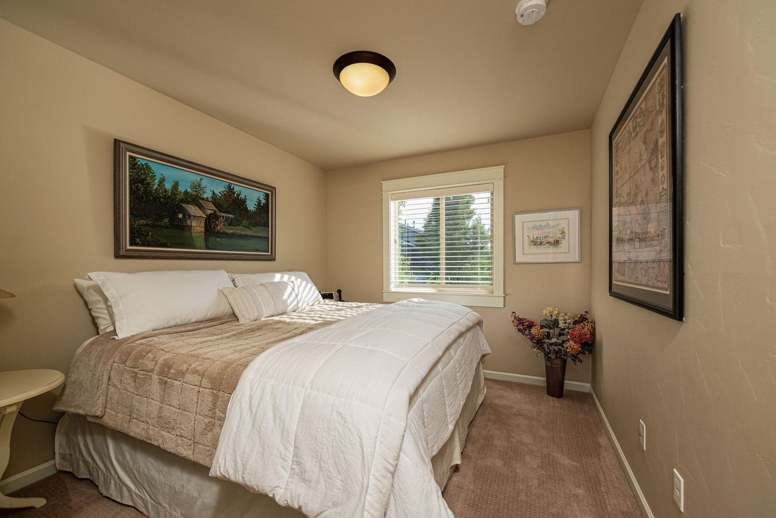 Large secondary bedroom
