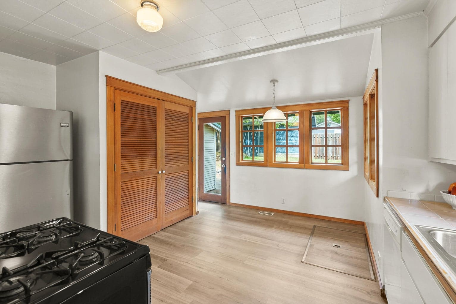 Photo of 342 NW Florida Avenue 34 of 38