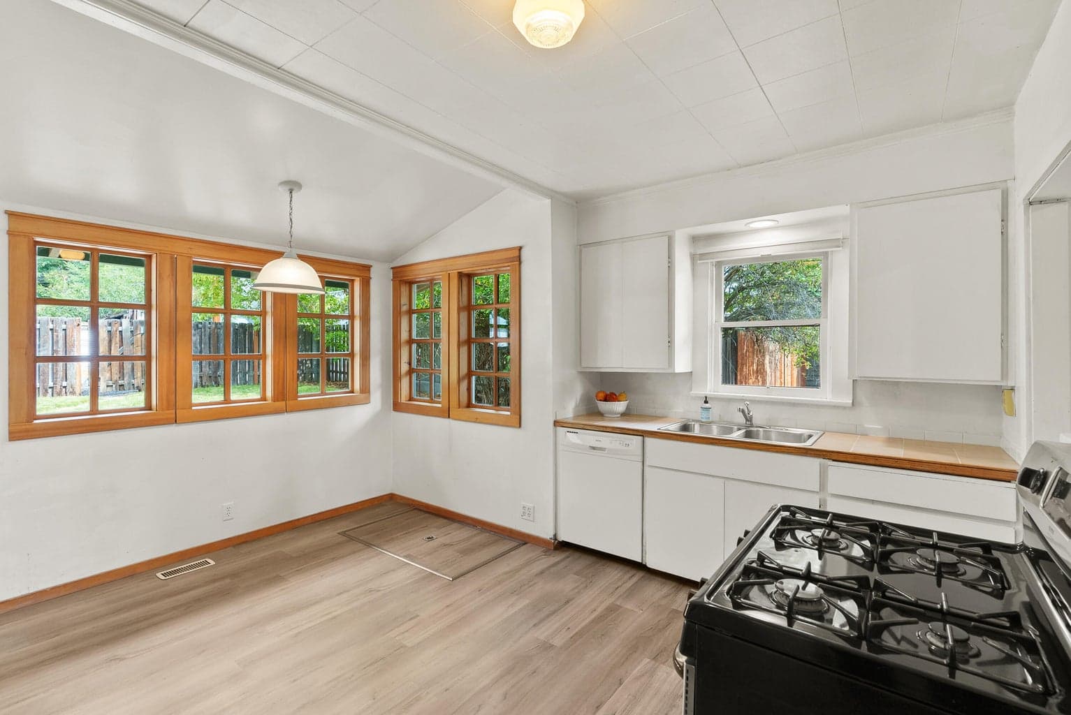Photo of 342 NW Florida Avenue 12 of 38