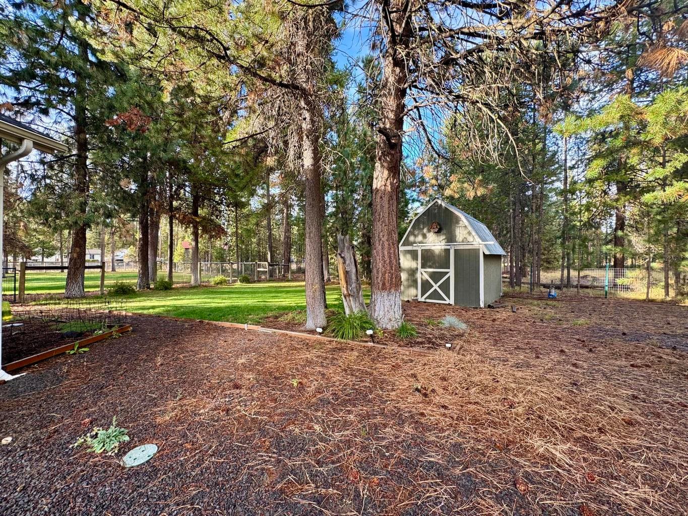 Photo of 52748 Golden Astor Road 21 of 30