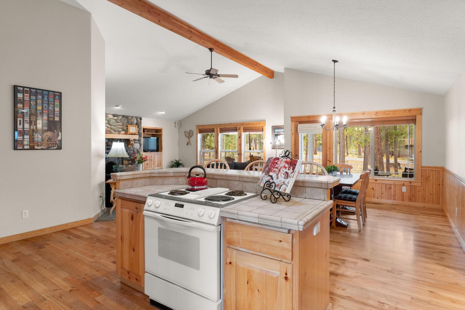Photo of 18092 Juniper Lane 4 of 19